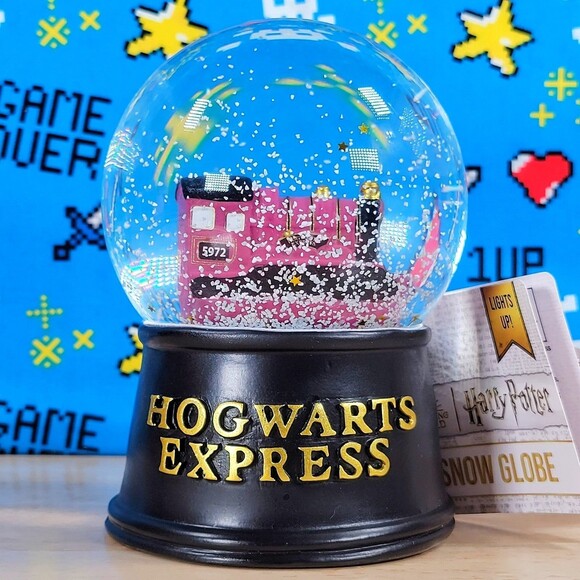 Harry Potter Hogwart's Express 5927 Light up LED RGB Collectible Snow Globe NWT - Picture 6 of 10